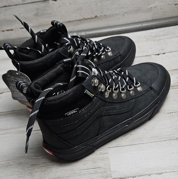 Vans Sk8-Hi MTE-2 “Triple Black” PrimaLoft Waterproof – Men’s 6 / Women’s 7.5 - Picture 1 of 12